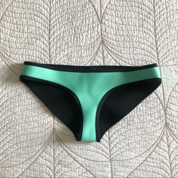 5/$35🍑 TRIANGL Mint & Black Bikini Bottoms - Picture 1 of 6